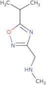 1-(5-Isopropyl-1,2,4-oxadiazol-3-yl)-N-methylmethanamine